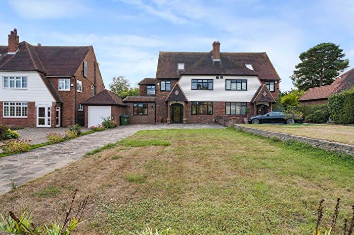 5 Bedroom Semi-Detached House For Sale In Fairoak Drive, Eltham, London, SE9