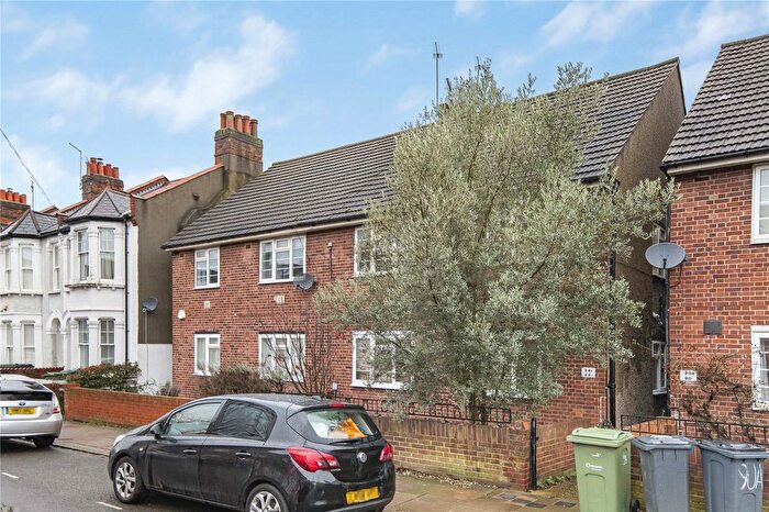 2 Bedroom Maisonette To Rent In Cambray Road, London, SW12