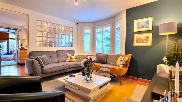 2 Bedroom Flat To Rent In Goodrich Road, East Dulwich, SE22