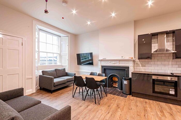 5 Bedroom Flat To Rent In Bank Street, Edinburgh, EH1