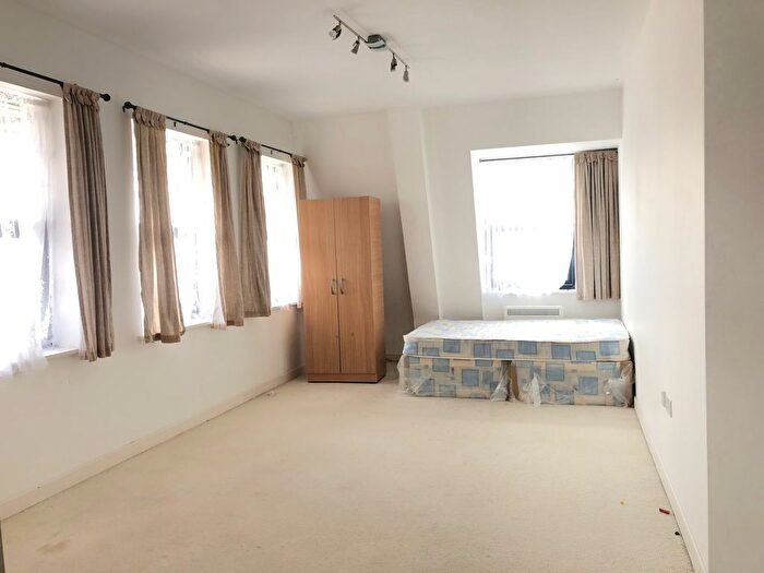 1 Bedroom Flat To Rent In Ash House, - Station Road, Ashford, Middlesex, Ashford, TW15