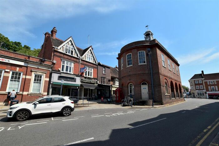 1 Bedroom Flat To Rent In High Street, Reigate, RH2