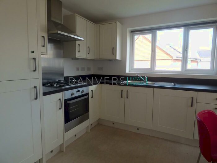3 Bedroom Town House To Rent In Watkin Road, Leicester, LE2