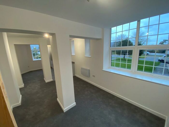 2 Bedroom Apartment To Rent In Peach Trees Apartments, Highlanders Hill, NG18