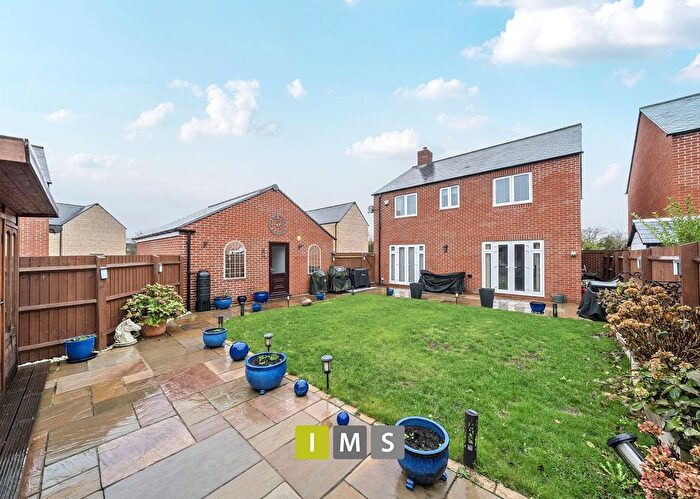 4 Bedroom Detached House For Sale In Maunde Close, Chesterton, OX26