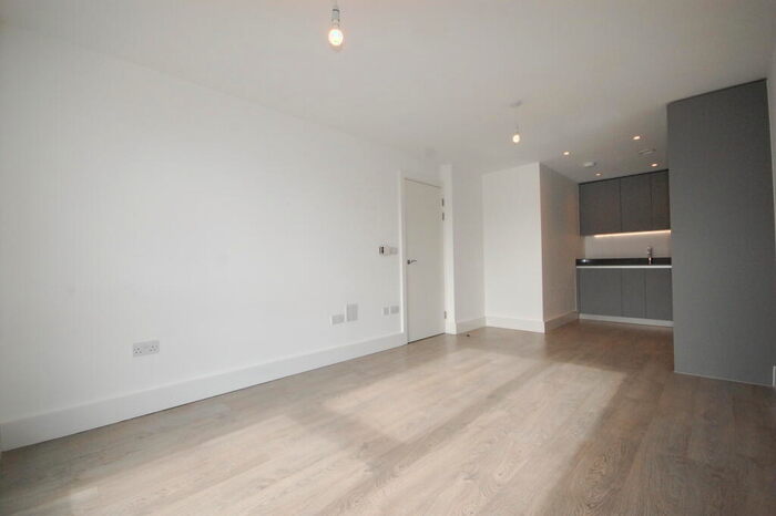 1 Bedroom Flat To Rent In Scotland Green, Tottenham, N17