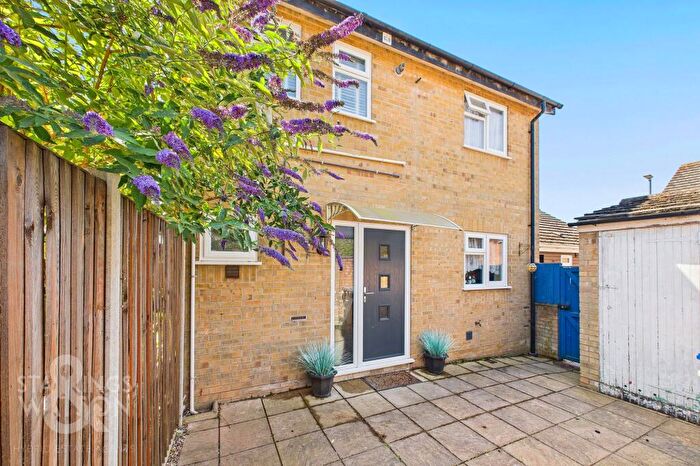 3 Bedroom Semi-Detached House For Sale In Swafield Street, Norwich, NR5