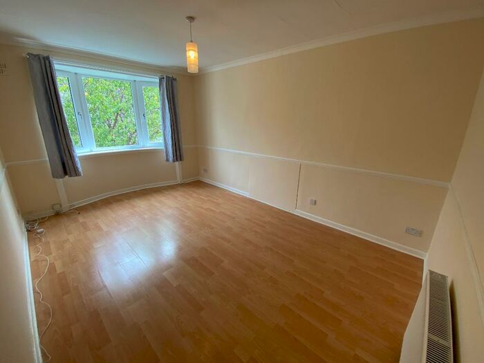 2 Bedroom Flat To Rent In Carrick Knowe Loan, Carrick Knowe, Edinburgh, EH12