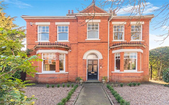 4 Bedroom Detached House For Sale In London Road, Newark, Nottinghamshire, NG24