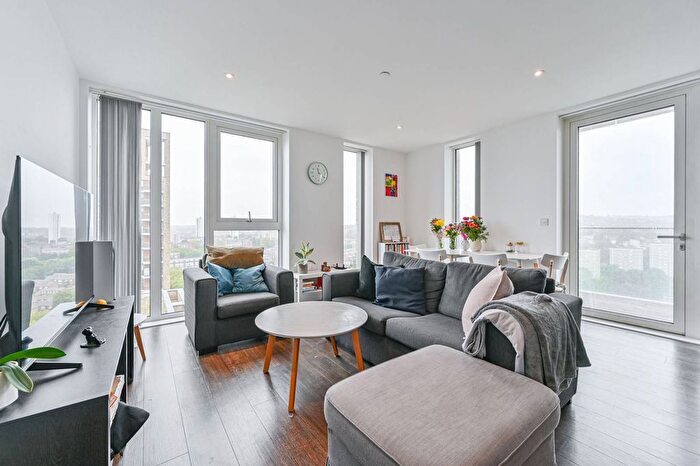 2 Bedroom Flat To Rent In Plumstead Road, Woolwich, London, SE18