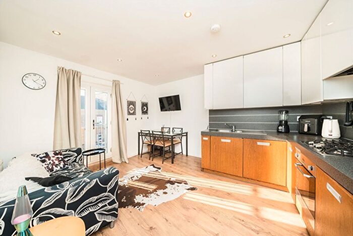 2 Bedroom Flat For Sale In Blackshaw Road, Tooting, SW17