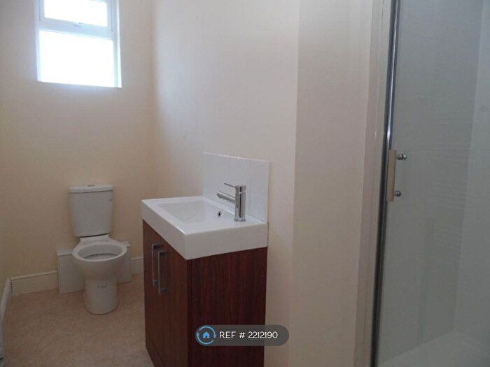 1 Bedroom Flat To Rent In Weedon Road, Northampton, NN5