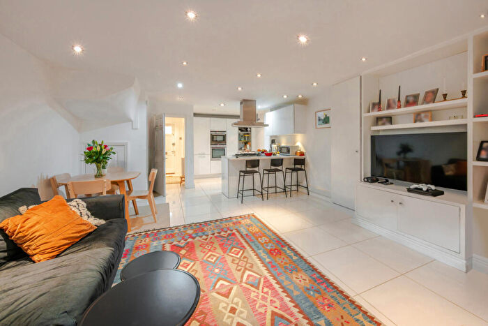 4 Bedroom Mews To Rent In Byron Mews, Gospel Oak, NW3