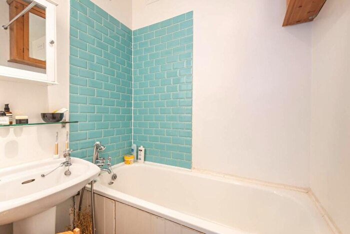 1 Bedroom Flat To Rent In Kentish Town Road, Kentish Town, London, NW1