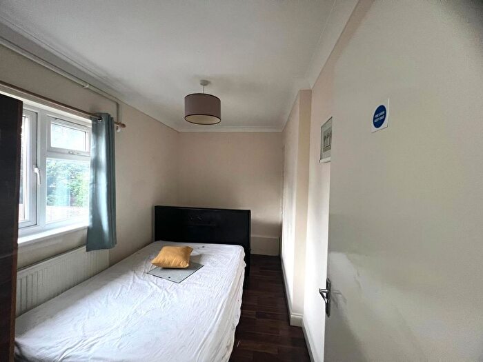 7 Bedroom Semi-Detached House To Rent In Central Avenue, Hayes, UB3