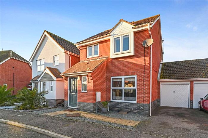 3 Bedroom Detached House For Sale In Lulworth Close, Clacton On Sea, CO15