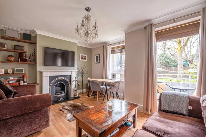 3 Bedroom Flat To Rent In Aubyn Square, London, SW15