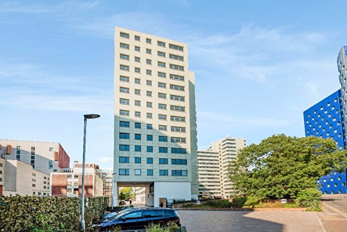 3 Bedroom Flat To Rent In North End Road, Wembley, Middlesex, HA9