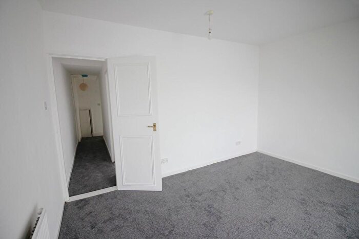 2 Bedroom Apartment For Sale In Twyford Avenue, Portsmouth, Hampshire, PO2
