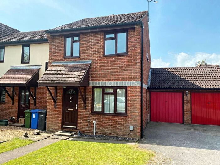 3 Bedroom Semi-Detached House To Rent In Colbred Corner, Fleet, Hart, GU51