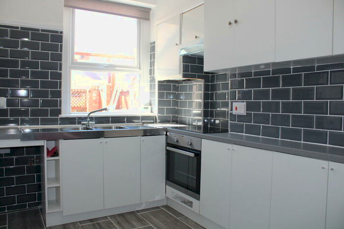2 Bedroom Flat To Rent In Bridge Road, L23