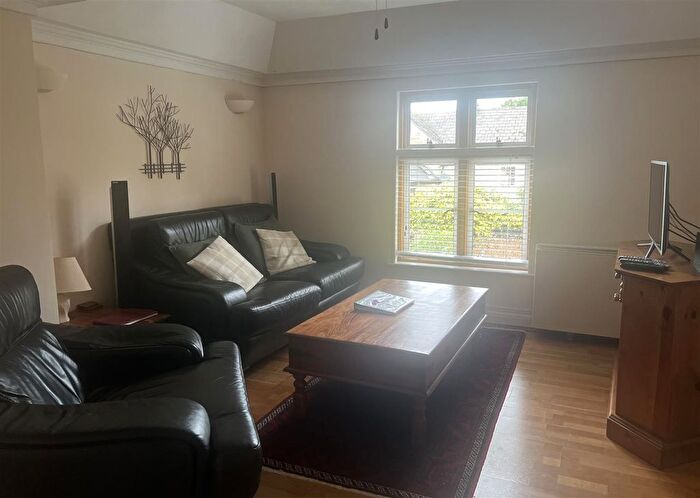 2 Bedroom Flat For Sale In Kenegie Manor, Gulval, TR20