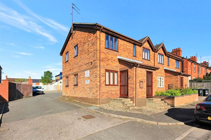 2 Bedroom Flat For Sale In Kings Road, Rushden, NN10