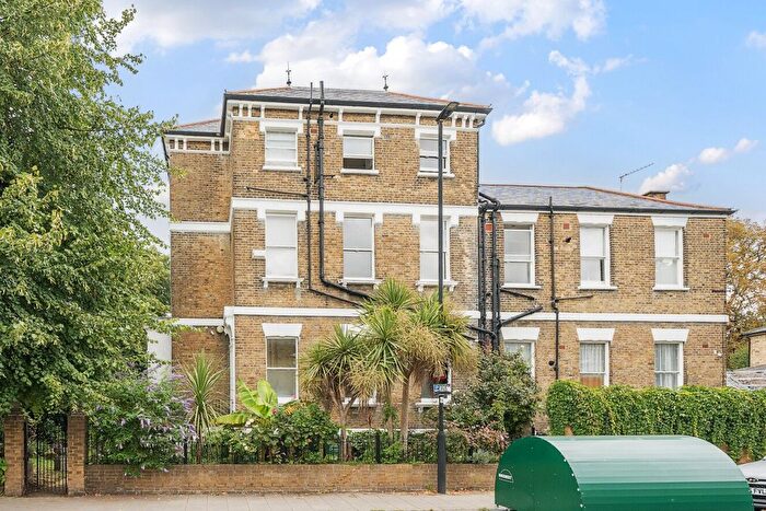 2 Bedroom Flat For Sale In Knatchbull Road, London, SE5