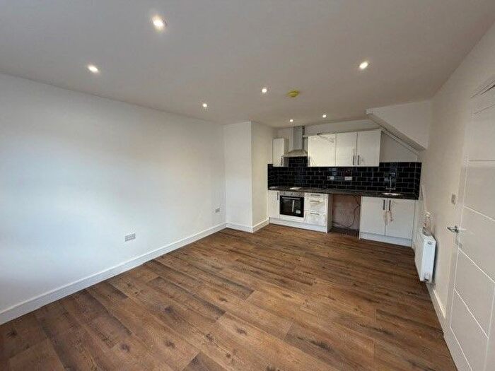 2 Bedroom Town House To Rent In Willoughby Road, London, N8