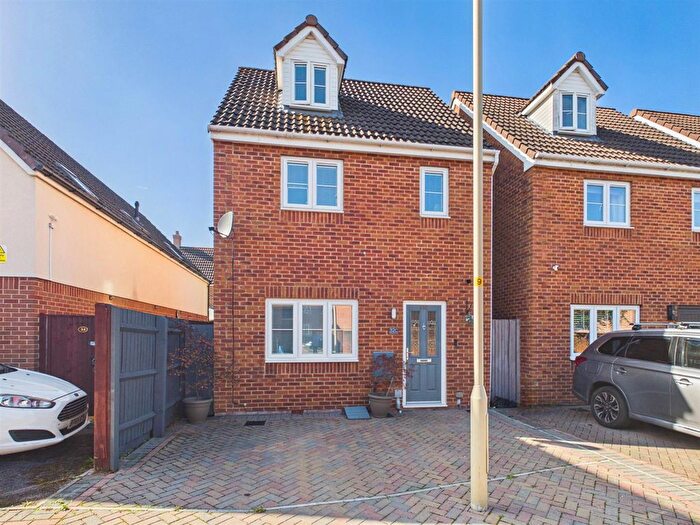 4 Bedroom Detached House For Sale In Coltishall Close, Quedgeley, Gloucester, GL2