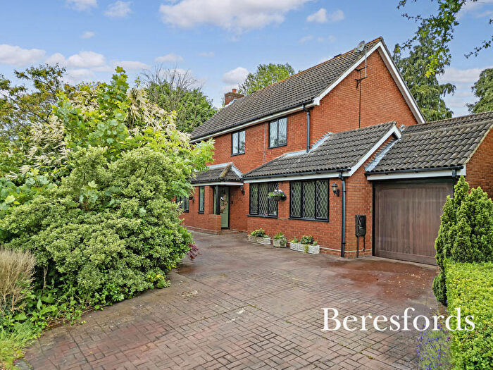 4 Bedroom Detached House For Sale In Willow Green, Ingatestone, CM4