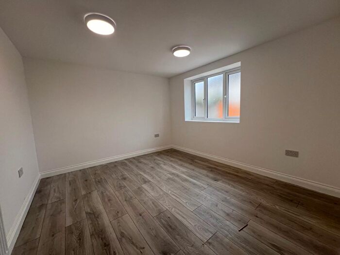 3 Bedroom Flat To Rent In Eleanor Gardens, Dagenham, RM8