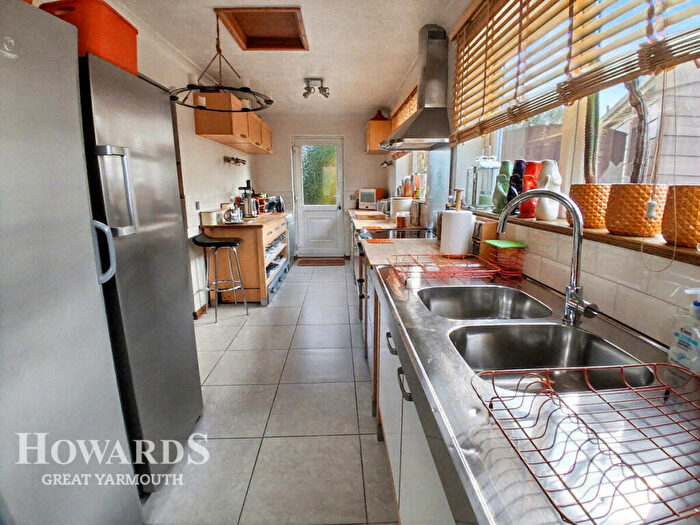 3 Bedroom Semi-Detached Bungalow For Sale In Meadow Close, Hemsby, NR29