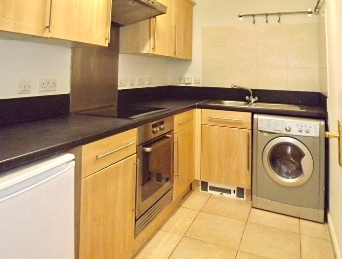 2 Bedroom Flat To Rent In Queens Crescent, Livingston, EH54