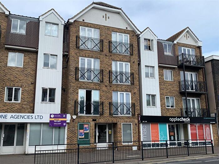 2 Bedroom Apartment To Rent In London Road, Westcliff On Sea, SS0