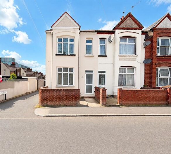 3 Bedroom End Of Terrace House For Sale In North Road, Southall, UB1