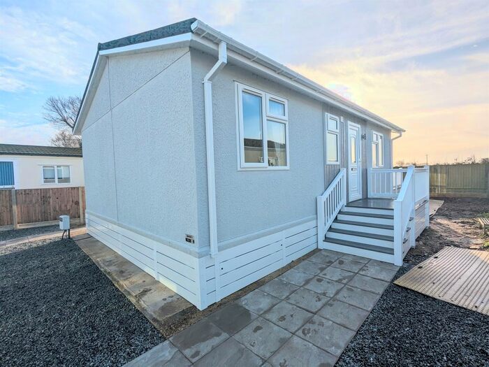 2 Bedroom Mobile/park Home For Sale In The Ranch Mobile Home Park, Hitcham, Ipswich, IP7