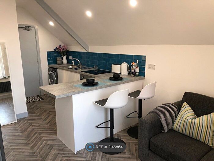 2 Bedroom Flat To Rent In Woodville Road, Cardiff, CF24