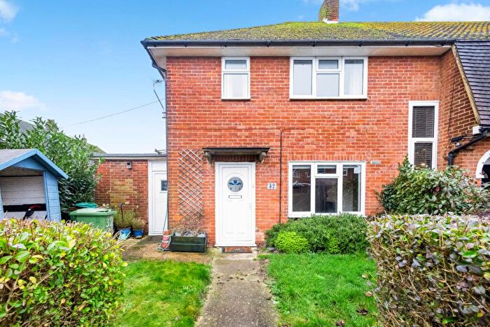 2 Bedroom End Of Terrace House For Sale In Canada Close, Folkestone, CT19