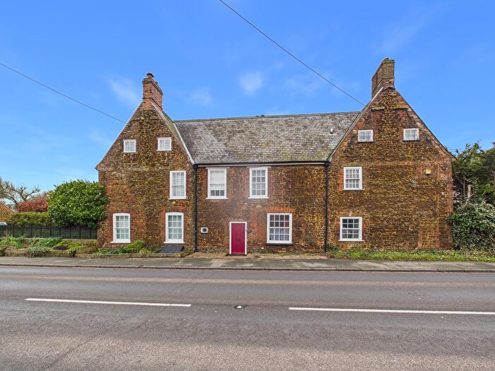 3 Bedroom Cottage For Sale In Lynn Road, Setchey, PE33