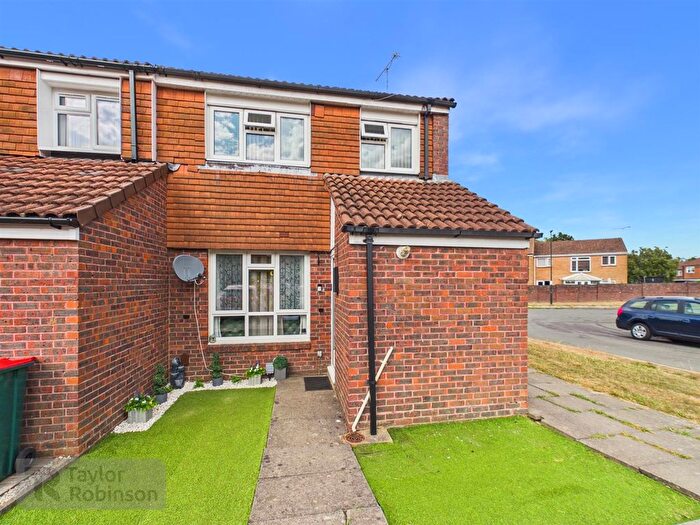 3 Bedroom End Of Terrace House For Sale In Beaumont Close, Ifield, Crawley, RH11