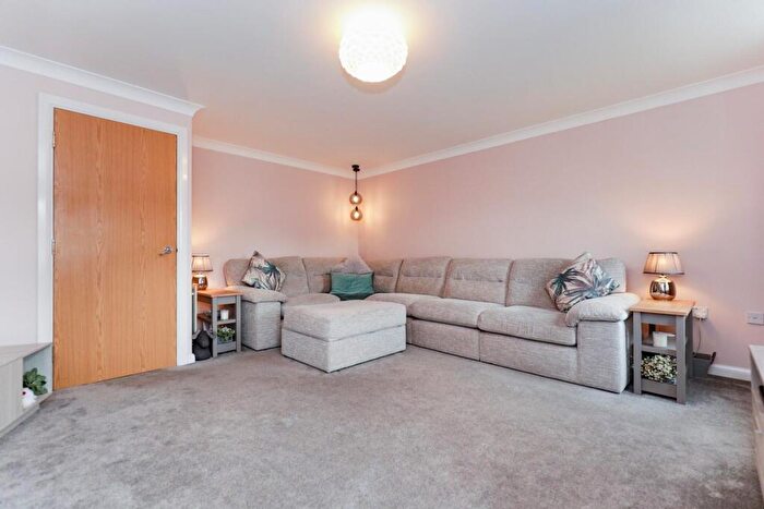 3 Bedroom Semi-Detached House For Sale In The Avenue, Harrogate, HG1
