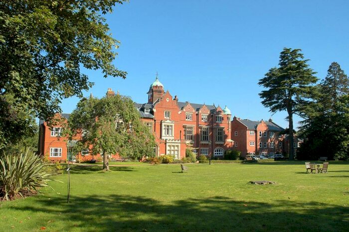 3 Bedroom Flat To Rent In Merrow Grange, Guildford, GU1