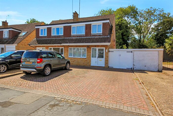 3 Bedroom Semi-Detached House For Sale In , Bilsdon Close, Rushden, NN10