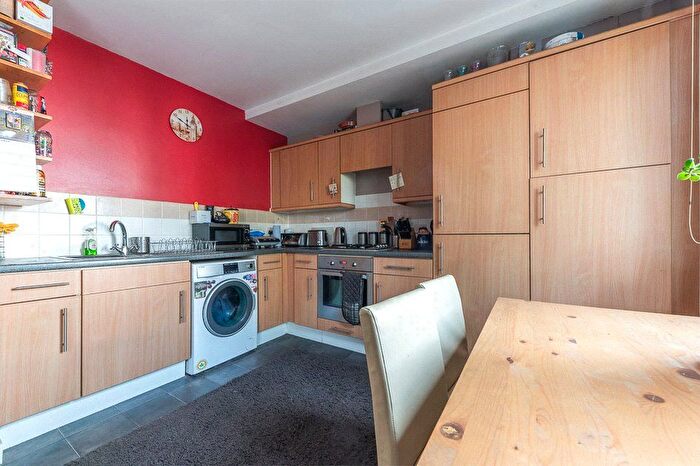 1 Bedroom Flat For Sale In Godstone Road, Whyteleafe, Surrey, CR3