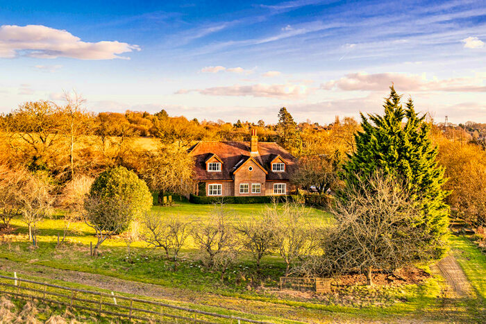 5 Bedroom Detached House For Sale In Field Cottage, Woodcote, RG8