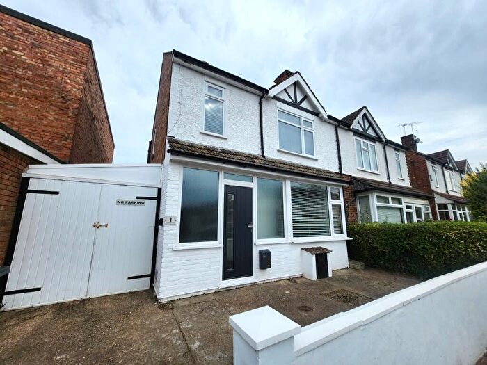2 Bedroom Semi-Detached House To Rent In Cambridge Road, St. Albans, Hertfordshire, AL1