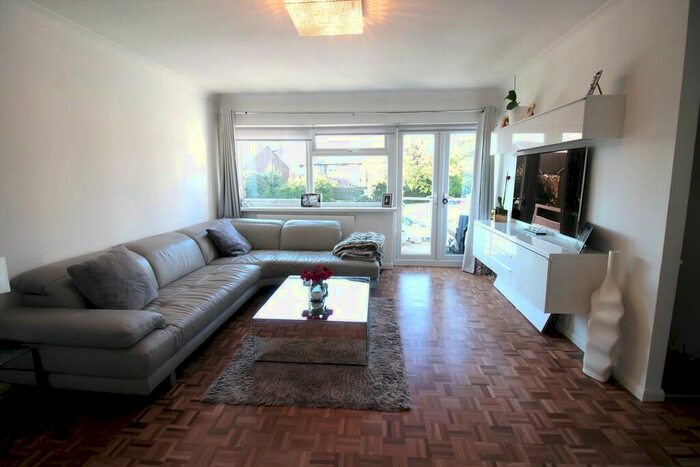 2 Bedroom Apartment To Rent In Highfield Court, London, N14