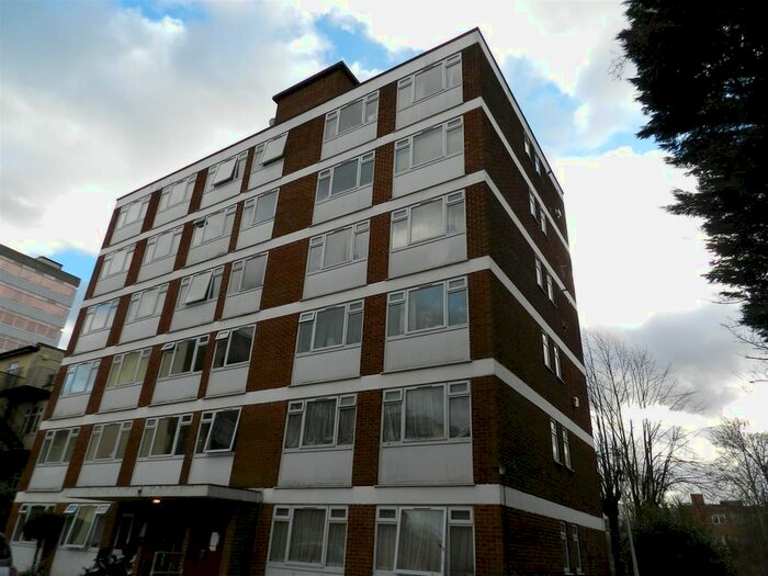 2 Bedroom Flat To Rent In Nether Street, London, N3