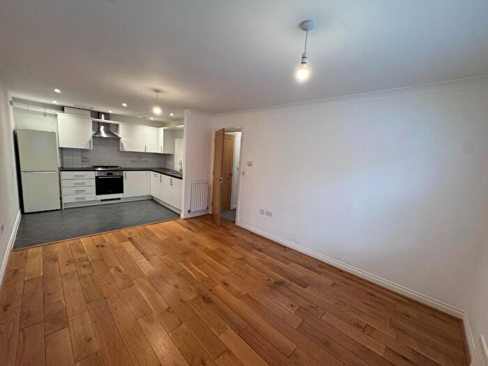 2 Bedroom Apartment For Sale In Woburn Hill, Addlestone, Surrey, KT15
